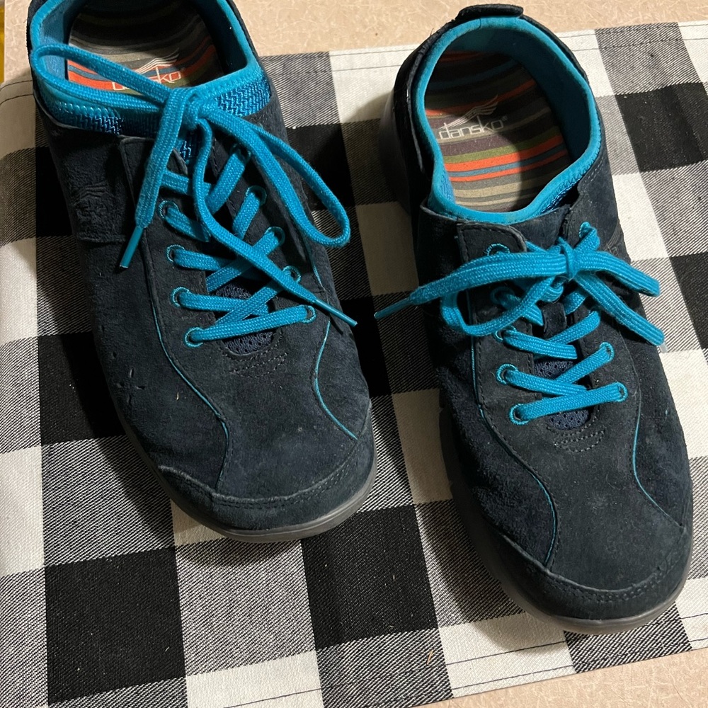 Like new Dansko sneakers